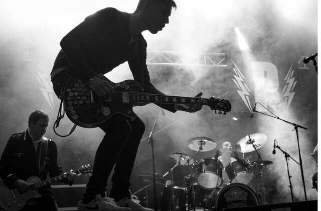 Rock becomes popular