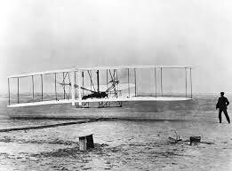 Biplano propulsado a motor