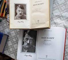 HITLER PUBLICA MEIN KAMPF