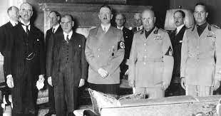 Mussolini acusa a Alemania de una campaña contra Italia, lo que provoca una crisis entre ambos países