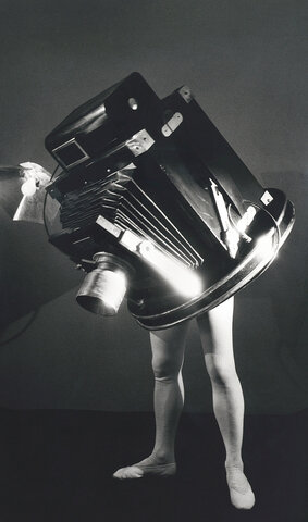 Walking Camera par Laurie Simmons