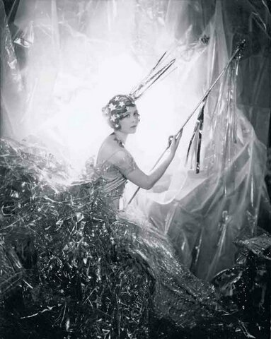 Miss Nancy Beaton en étoile filante par Cecil Beaton