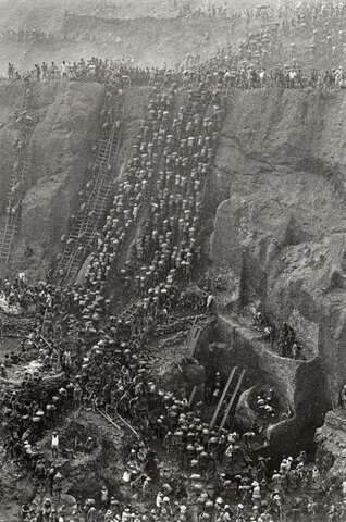 Mine d'or par Sebastiao Salgado