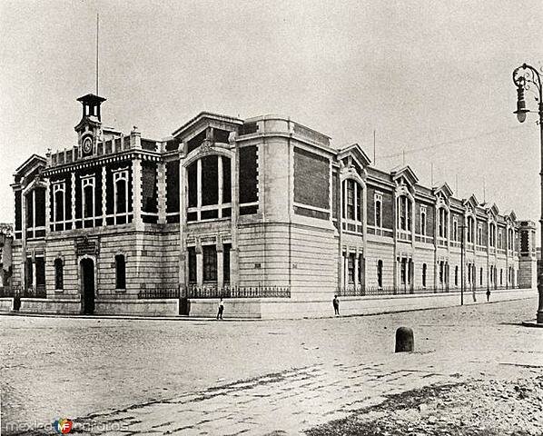 Escuela de comercio y administración