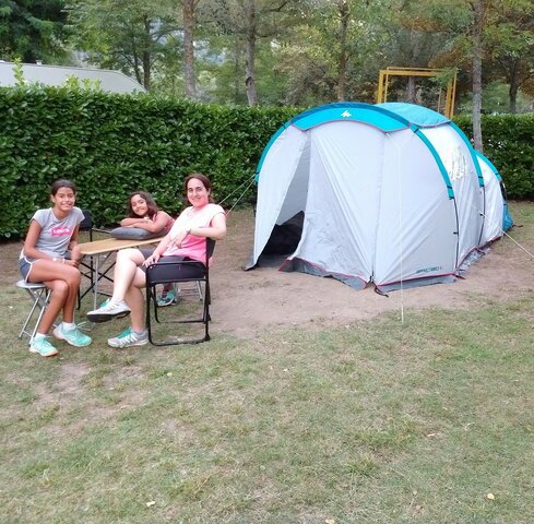 Vaig anar de camping amb la meua cosina