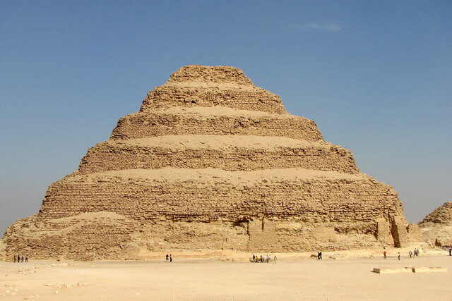 La pyramide à degrés de Saqqarah par Imhotep