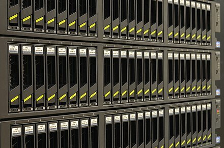 Lanzamiento de RAID (Redundant Array of Independent Disks)