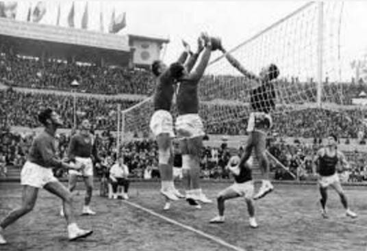 Fundación de la Federación Internacional de Voleibol
