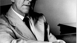 Timeline: Salvador Espriu i Castelló, Gènere: "prosa", poeta, dramaturg i novel·lista català. Cementiri de Sinera és una de les obres més importants de la poesia catalana del segle XX. El llibre fou escrit entre març de 1944 i maig de 1945