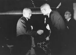 ING DEMING DA CURSOS DE LA CALIDAD A LOS JAPONENES