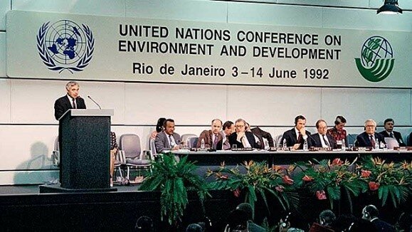 Conferencia de la ONU sobre Medio Ambiente y Desarrollo (“Cumbre de la Tierra”, Río de Janeiro).