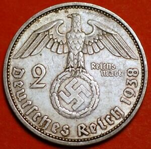 Los judíos deben declarar todas las fortunas superiores a los cinco mil marcos.