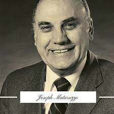 Joseph Matarazzo pronuncia el discurso presidencial de la División de la Psicología de la Salud