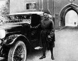 Hitler surt de la presó