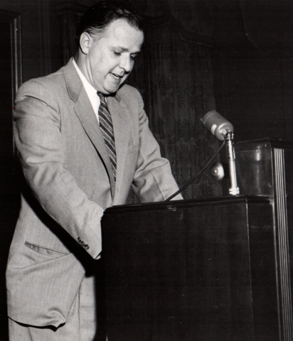 Se publican The patient as person y Fabricated man