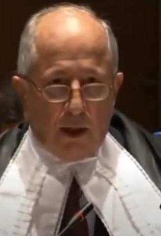 Luigi Condorelli sostiene que ha ido decayendo la preparación ética de los jóvenes que estudian medicina