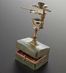 Primer revólver para objetivos.