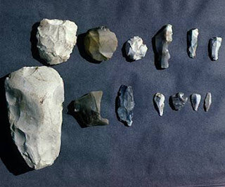 Bi aldeetatik landutako harria