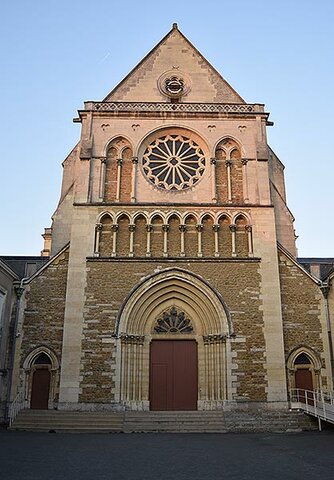 Saint-Exupéry entre au Collège