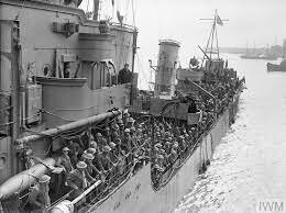 British and French troops evacuate Dunkirk
