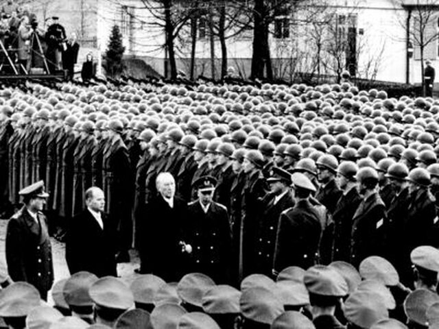 Crisis por la segunda guerra mundial y avance del ejèrcito Nazi