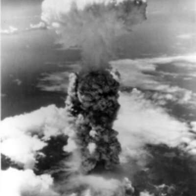 Timeline: GUERRA TOTAL Y GUERRA FRÍA