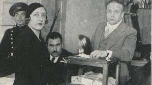 Se reintroduce en España el sufragio universal