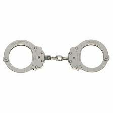 Montag burns his own house