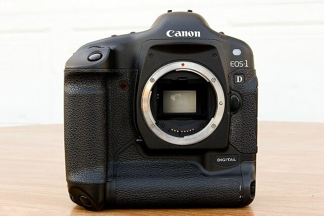 Canon EOS-1D