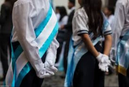 Egreso con honores de la Escuela Oficial Urbana Mixta Regional