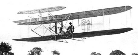 PRIMER VUELO DE LA HISTORIA
