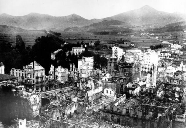1937 - Bombardeig de Guernica