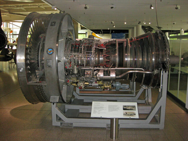 Se inventa el motor de reacción a chorro