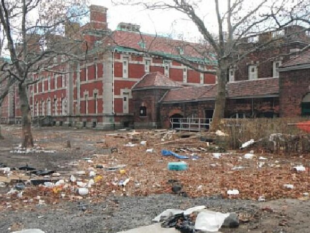 Ellis island closes
