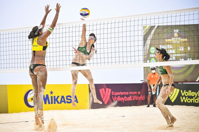 Primer campeonato de voleibol playa