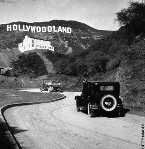 Walt Disney goes to Hollywood