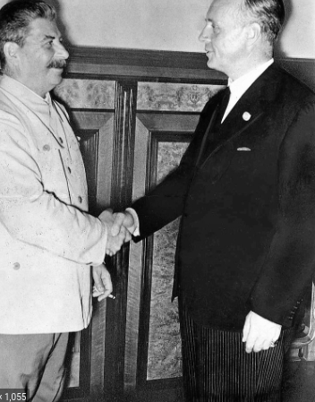 Germany invades Russia breaking their ¨nonaggression¨ partnership