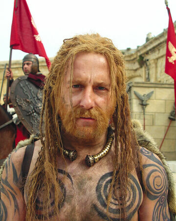 las tropas galas se rinden y toda Galia cae en manos de la dominación romana..