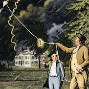 Benjamín Franklin hace ensayos sobre electricidad.