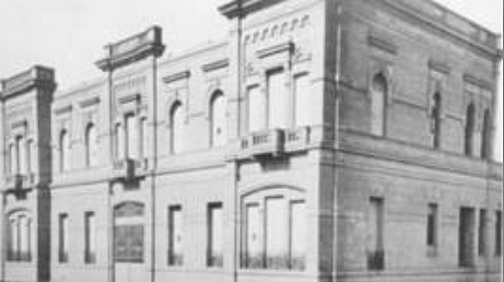 Se abre una escuela para dar lecciones de Obstetricia.