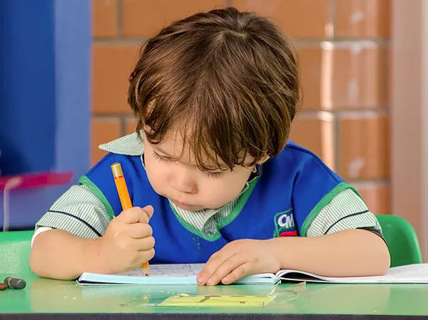 Quand j'étais petit j'allais à la maternelle heureux