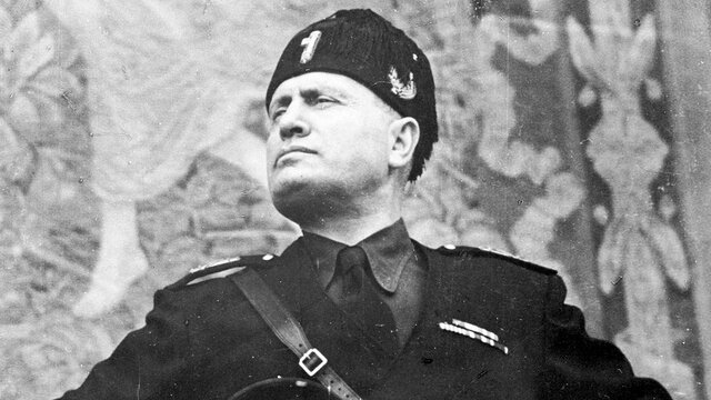 Mussolini tar makta i Italia