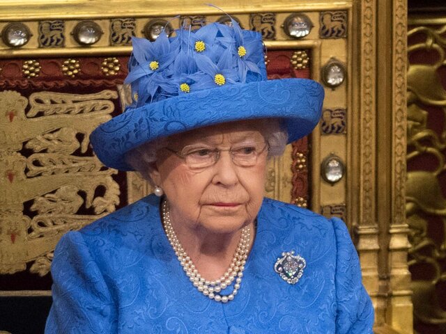 Modrý klobúk na príhovore EU parlamentu. (AO klobúk)