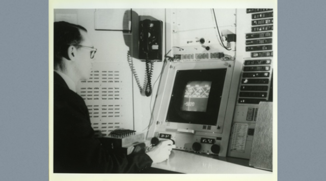 Enlace entre TX-2 y la AN/FSQ-32