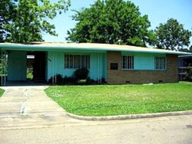 Medgar Evers is assassinated