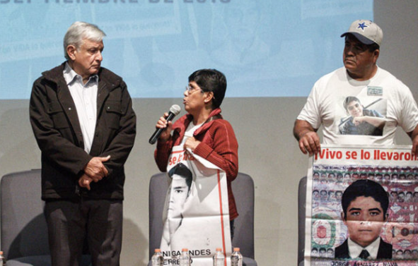 El Presidente Electo se Reúne con las Familias de los 43 Estudiantes