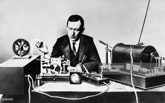 Primeras transmisiones por radio