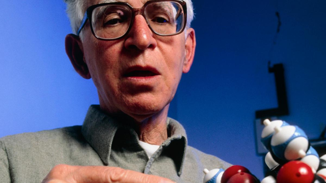 Desarrollo de la microscopía de electrones en cristalografía y su determinación de la estructura de complejos de proteína y ácidos nucleicos con importancia biológica por Aaron Klug