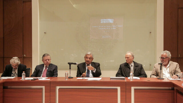 AMLO, SCJN y FGR firman convenio para esclarecer el caso Ayotzinapa.