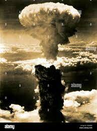 Nube en forma de hongo tras la bomba atómica